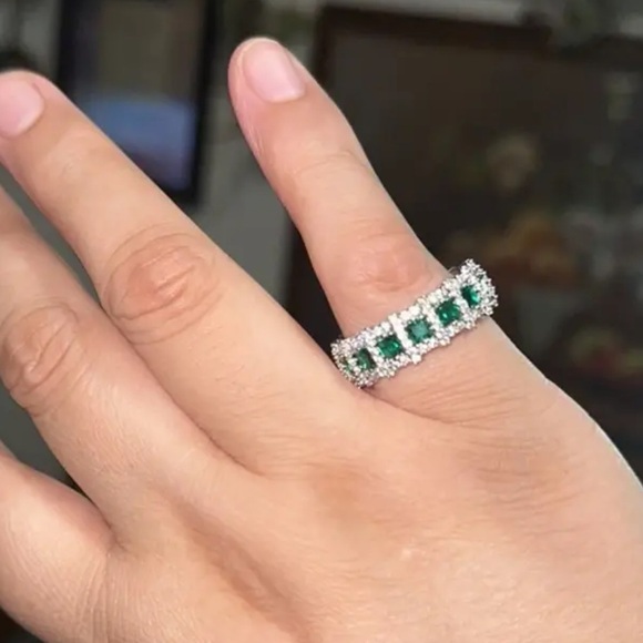 🆕 Beautiful Emerald Moissanite CZ Silver Cigar Band Ring